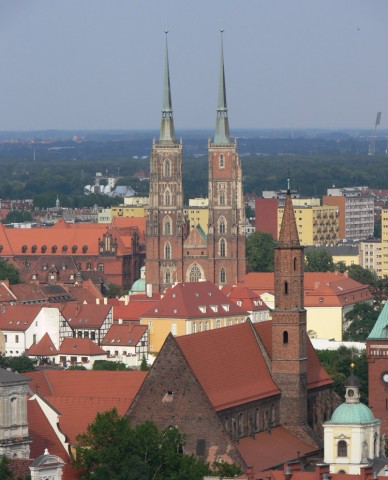 Widok na katedrę z wieży kościoła garnizonowego