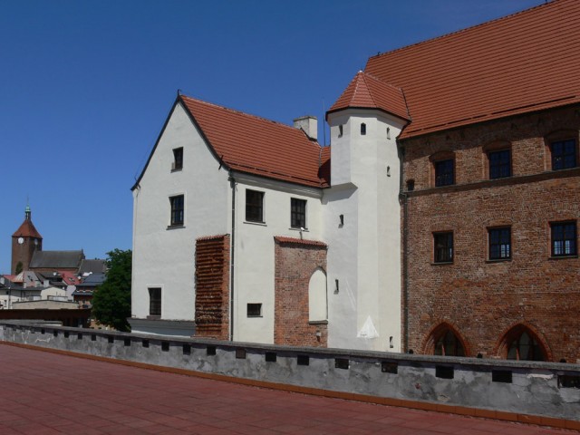 Zamek i kościół mariacki w tle