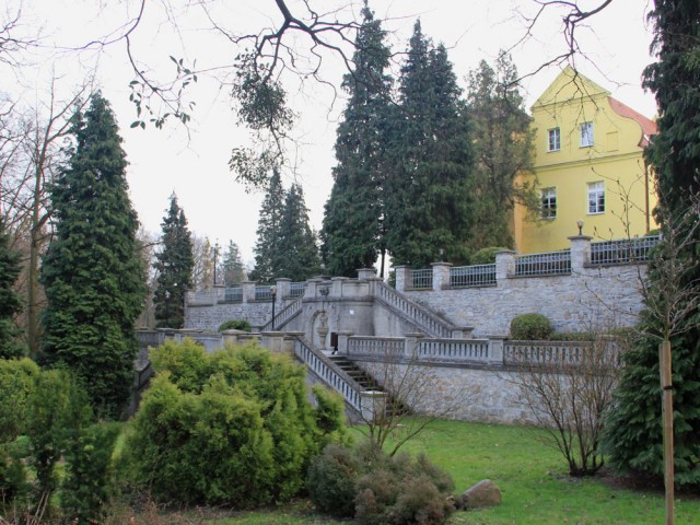 Rogów Opolski - tarasy przed zamkiem